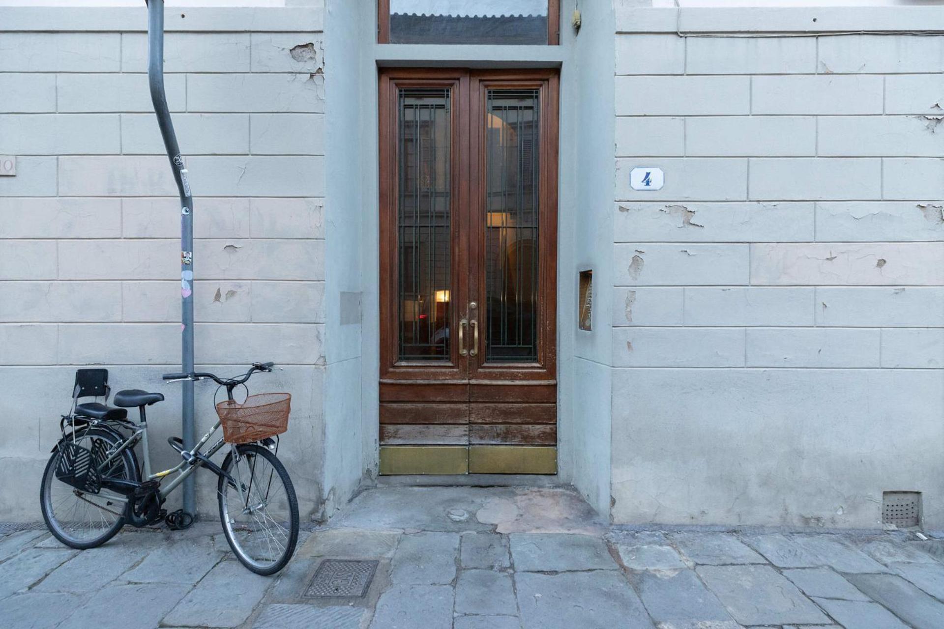 S.ambrogio Courtyard In Florence-hosted By Thinah Florence