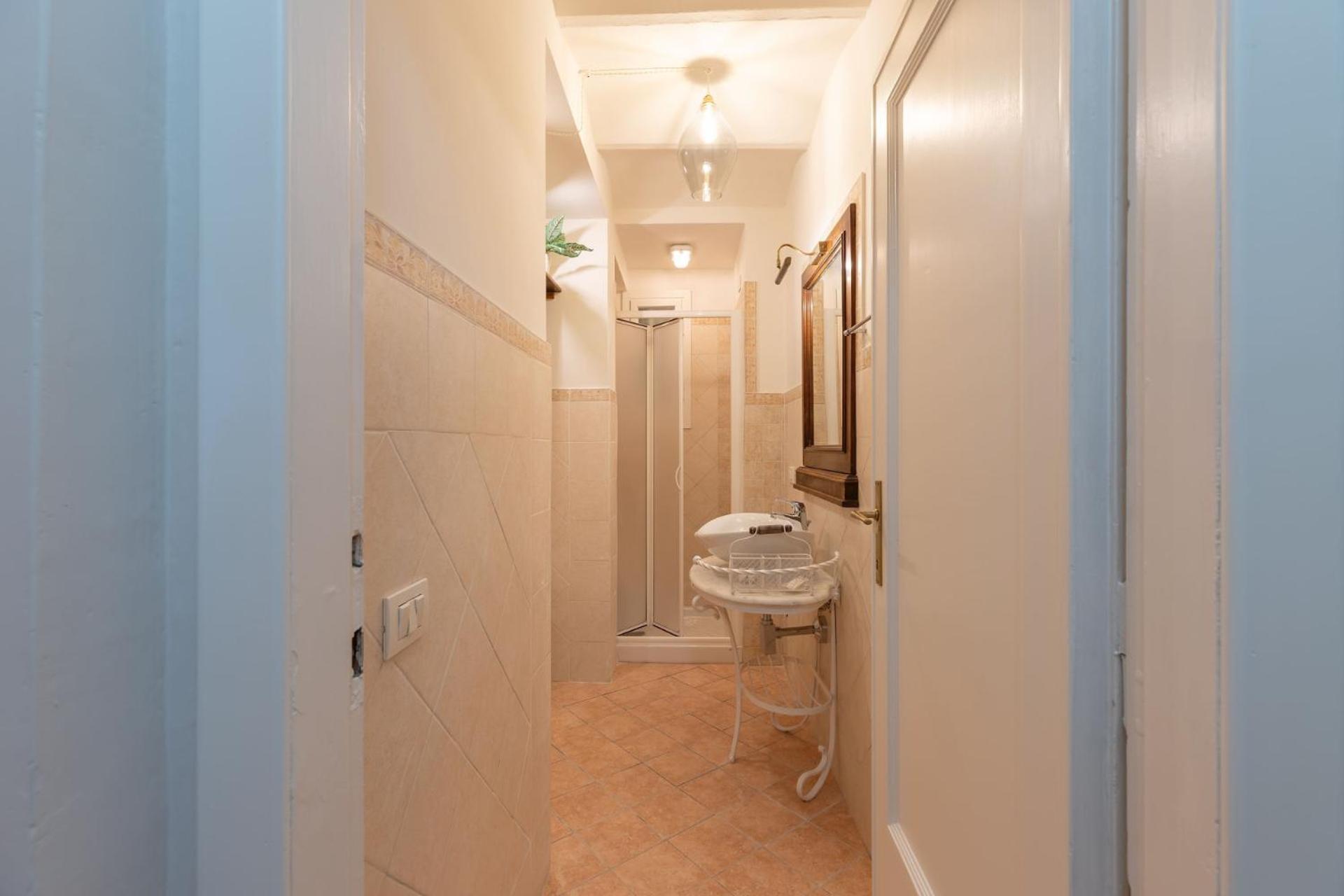 Apartment S.ambrogio Courtyard In Florence-hosted By Thinah