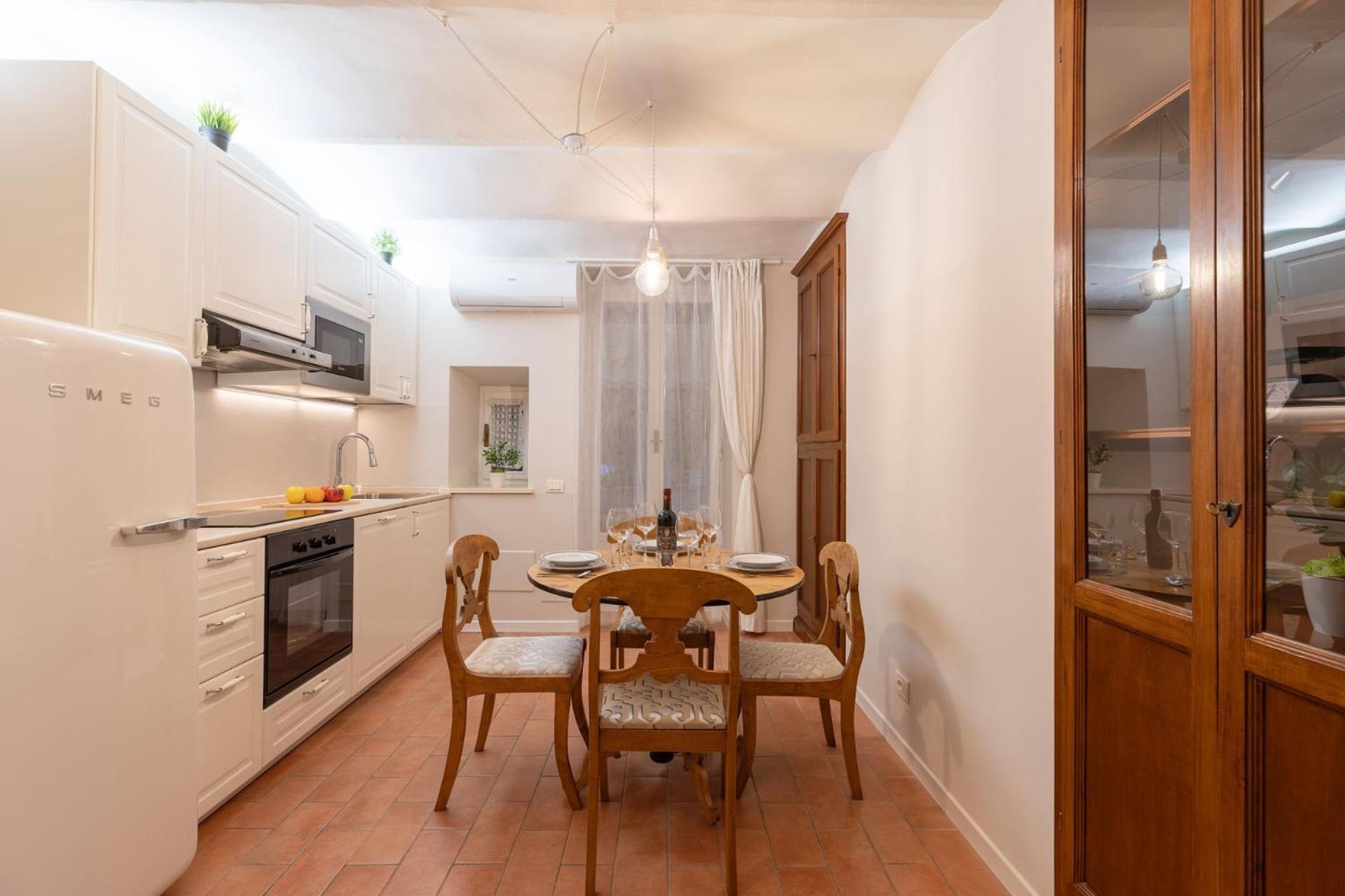 S.ambrogio Courtyard In Florence-hosted By Thinah Apartment *
