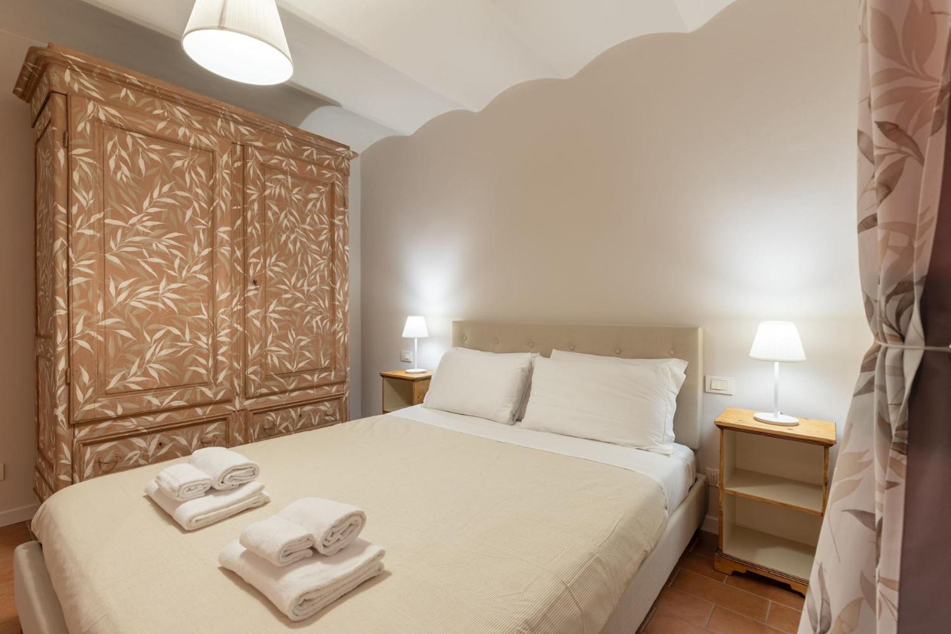 S.ambrogio Courtyard In Florence-hosted By Thinah Apartment Florence