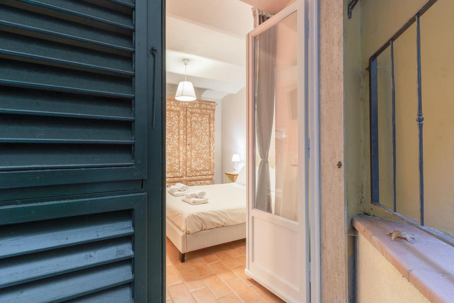 Apartment S.ambrogio Courtyard In Florence-hosted By Thinah
