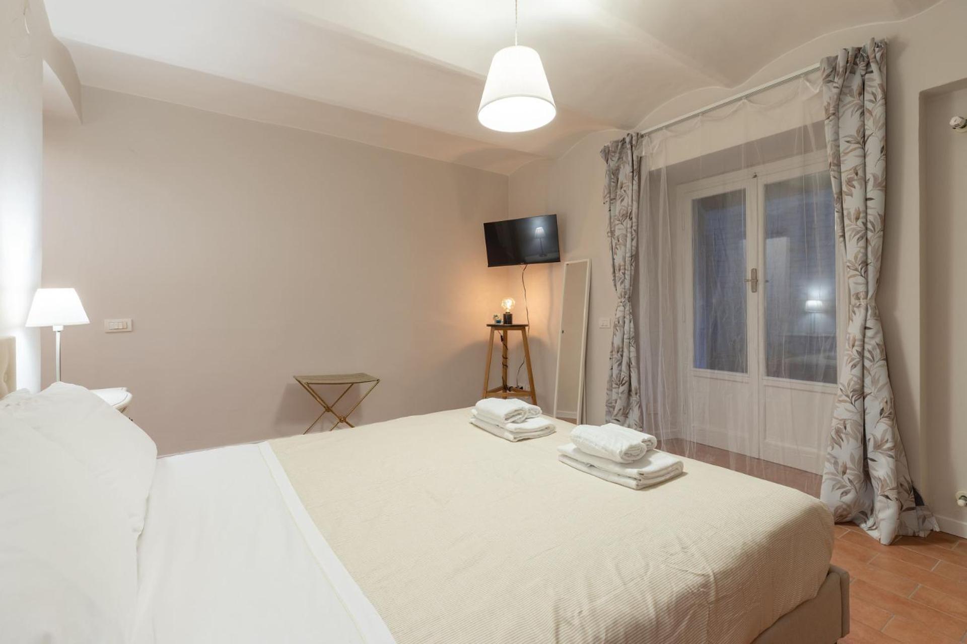S.ambrogio Courtyard In Florence-hosted By Thinah Apartment Florence
