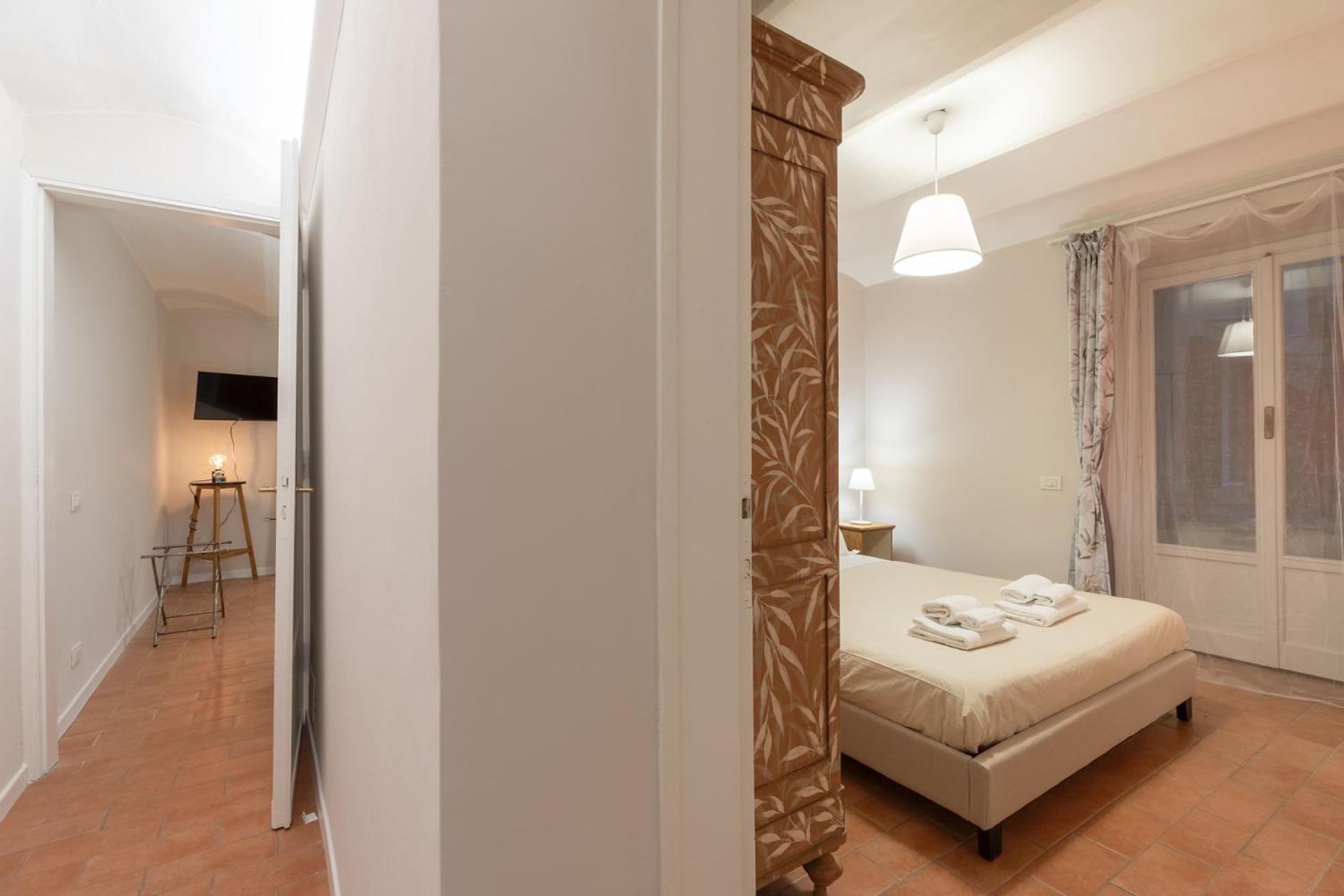 Apartment S.ambrogio Courtyard In Florence-hosted By Thinah Florence