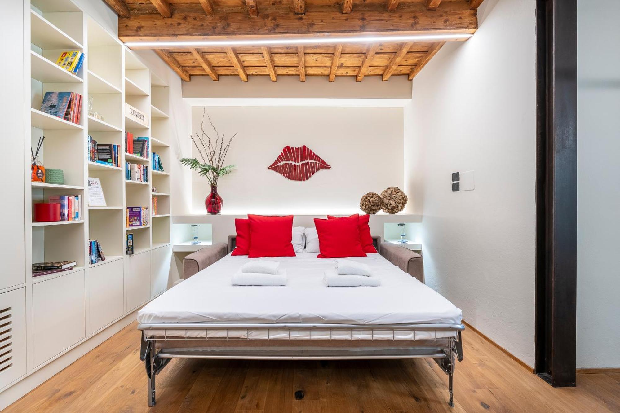 Oltrarno Deluxe, * Florence