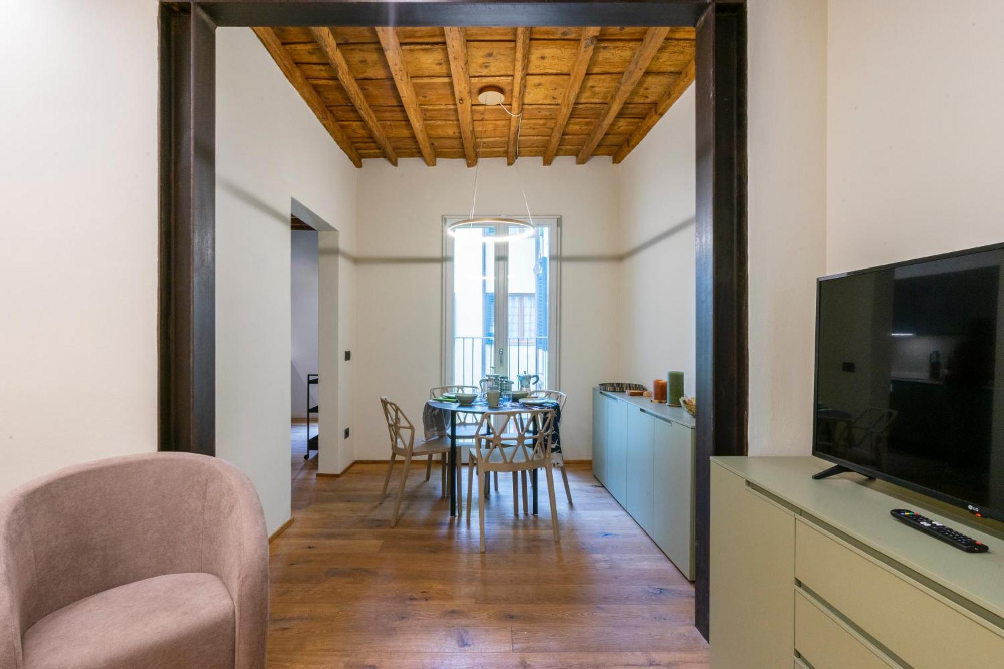 Oltrarno Deluxe, * Florence