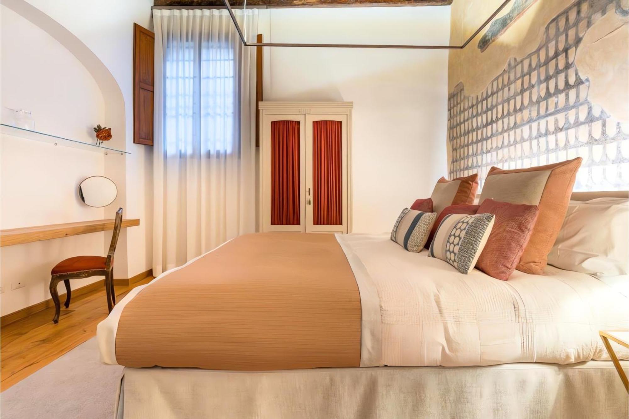 The Tornabuoni Palace Boutique * Florence
