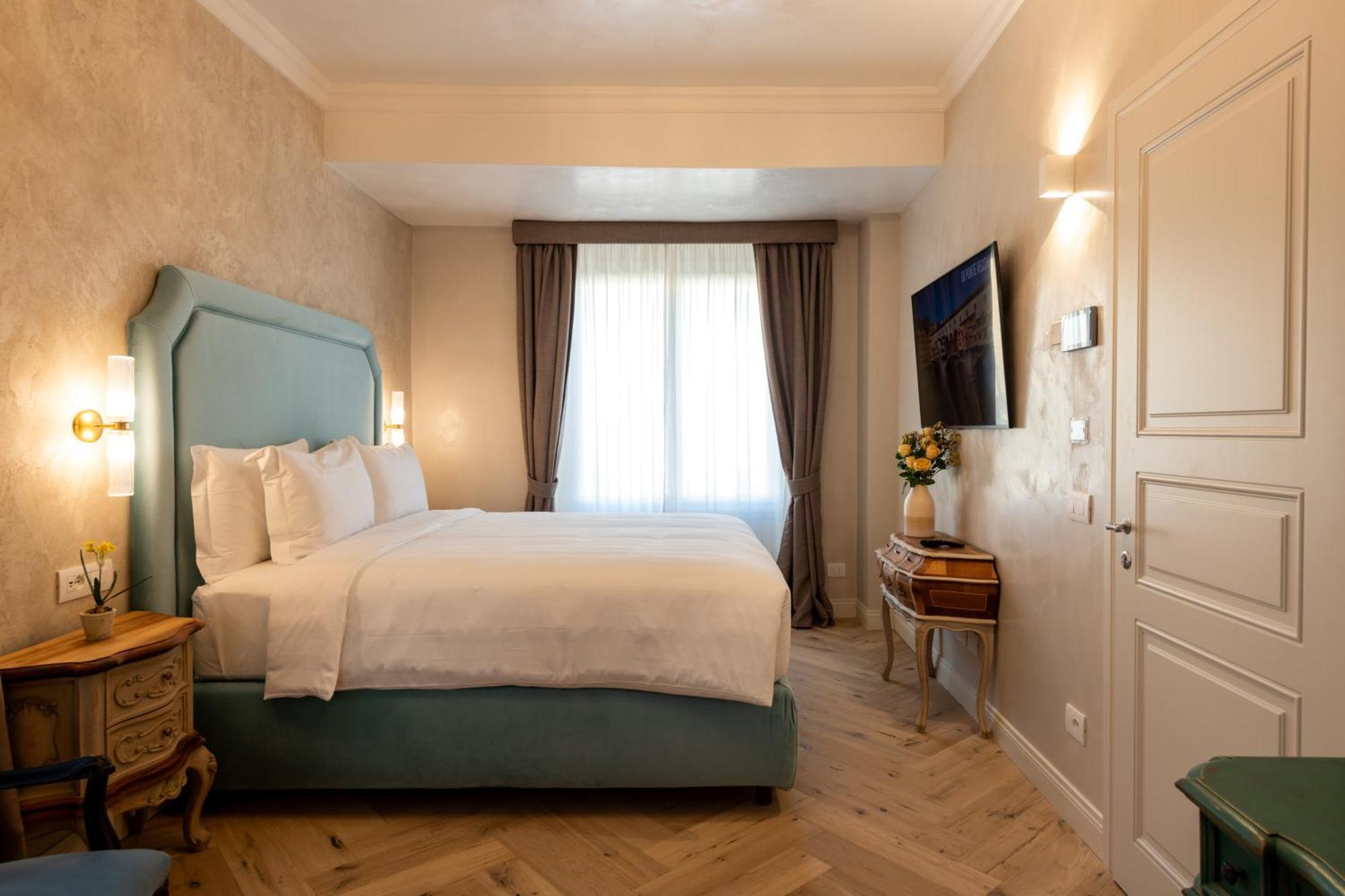 Palazzo Doni By Art *
