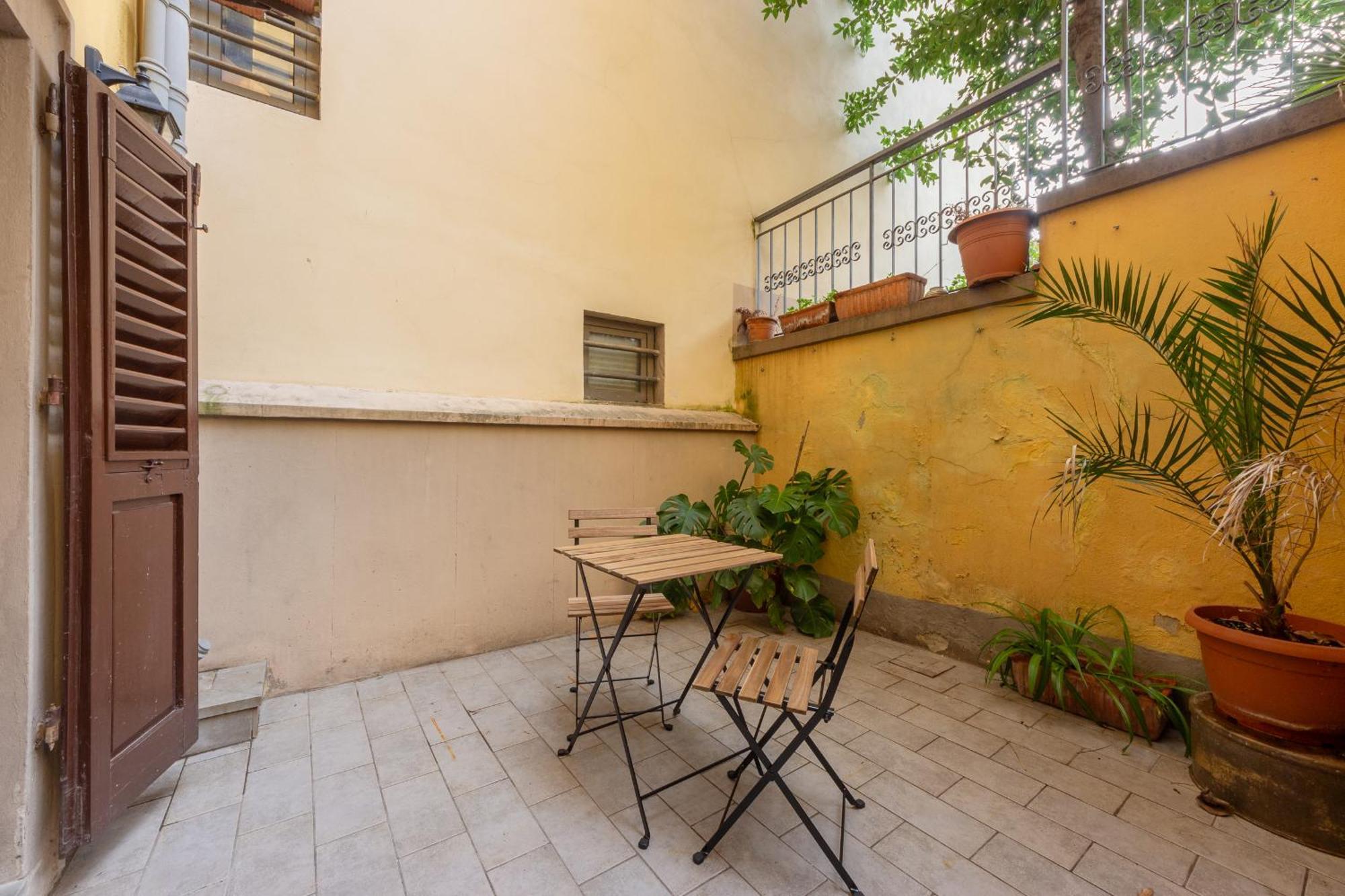 One Bedroom With Patio N2 Apartment
