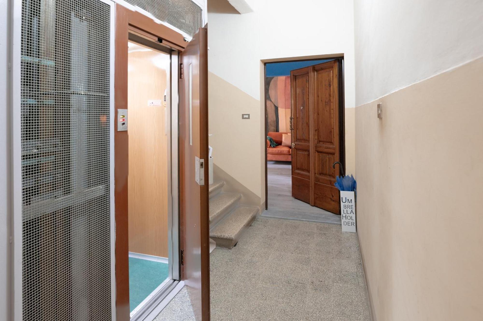 Via Pollaiolo, 55 - Charming - Comfort E Stile A 350mt Dal Tram! First Floor With Elevator And Car Places On Street Appartement Florence