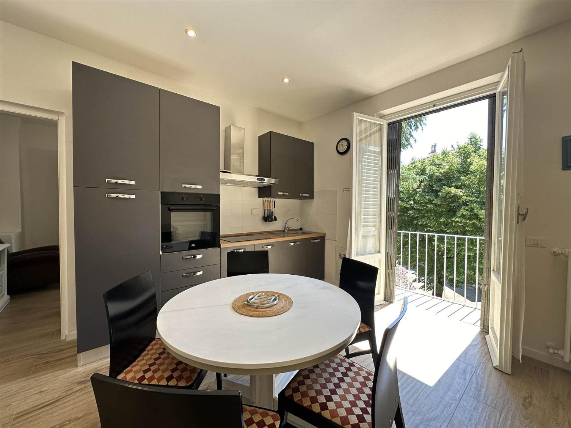 Borgo Verde-5 Minutes From The Station Apartment *