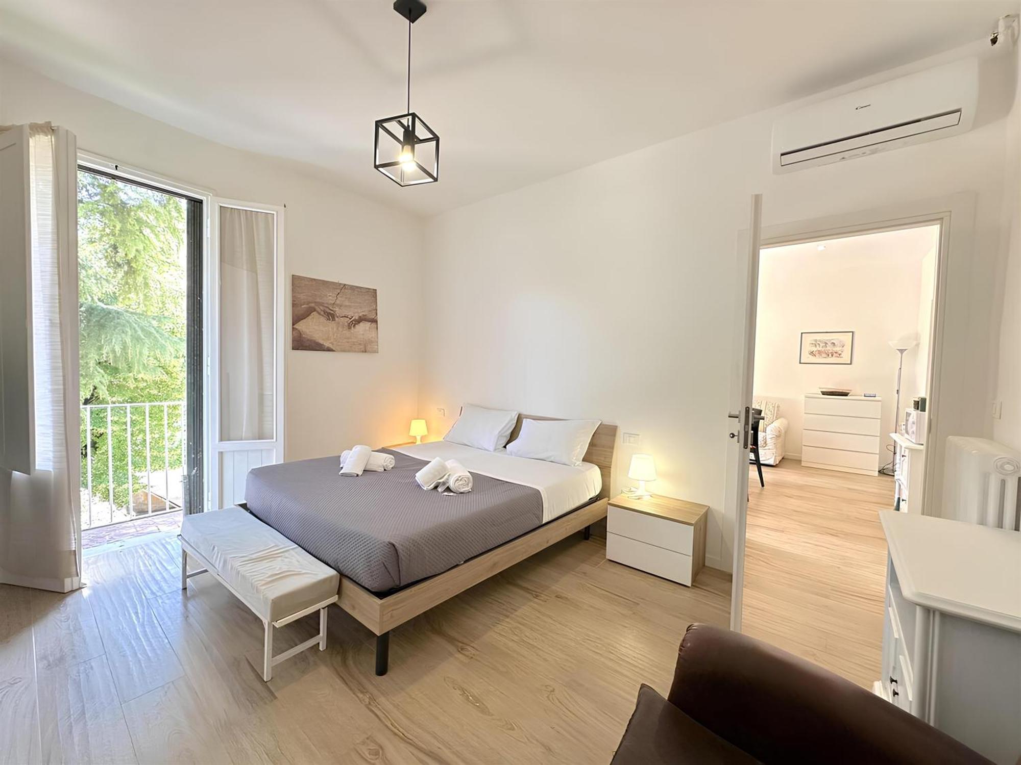 Borgo Verde-5 Minutes From The Station Apartment