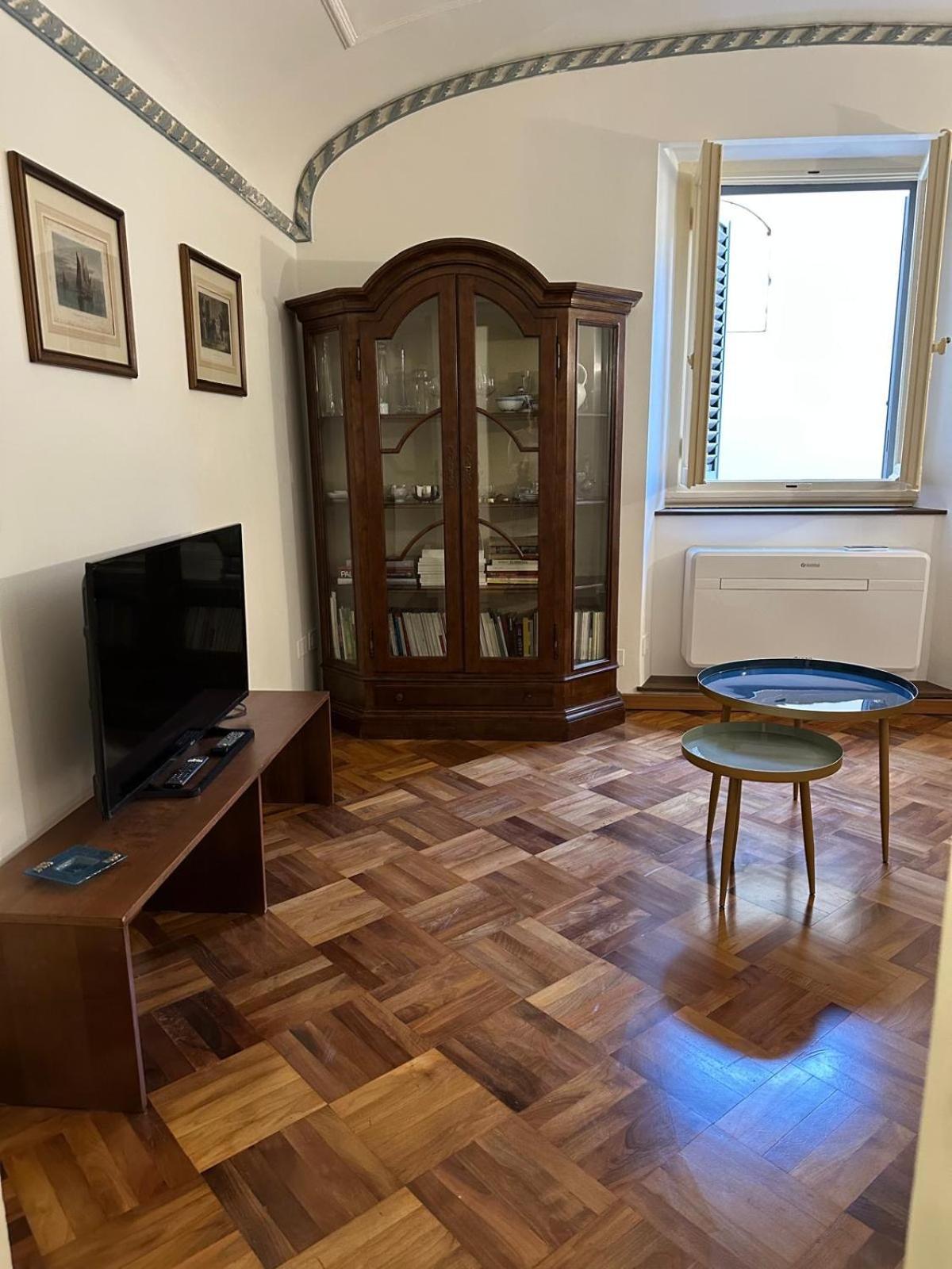 Apartment Elegant In A Historic Building, Just A Few Steps From The Duomo *
