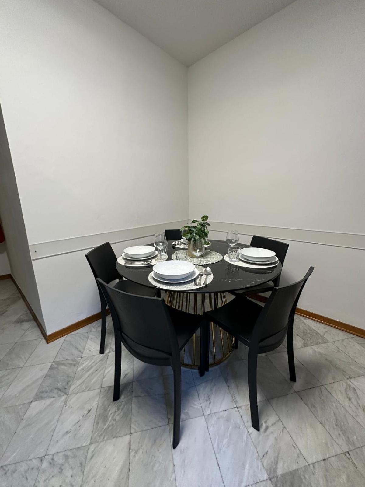 Elegant In A Historic Building, Just A Few Steps From The Duomo Apartment *