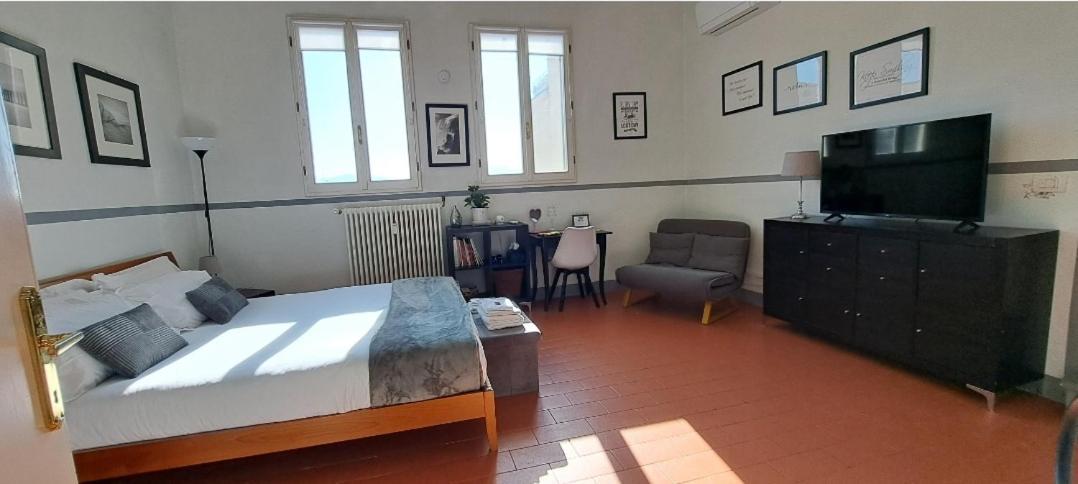 Apartment Sunny With Roof Patio Florence