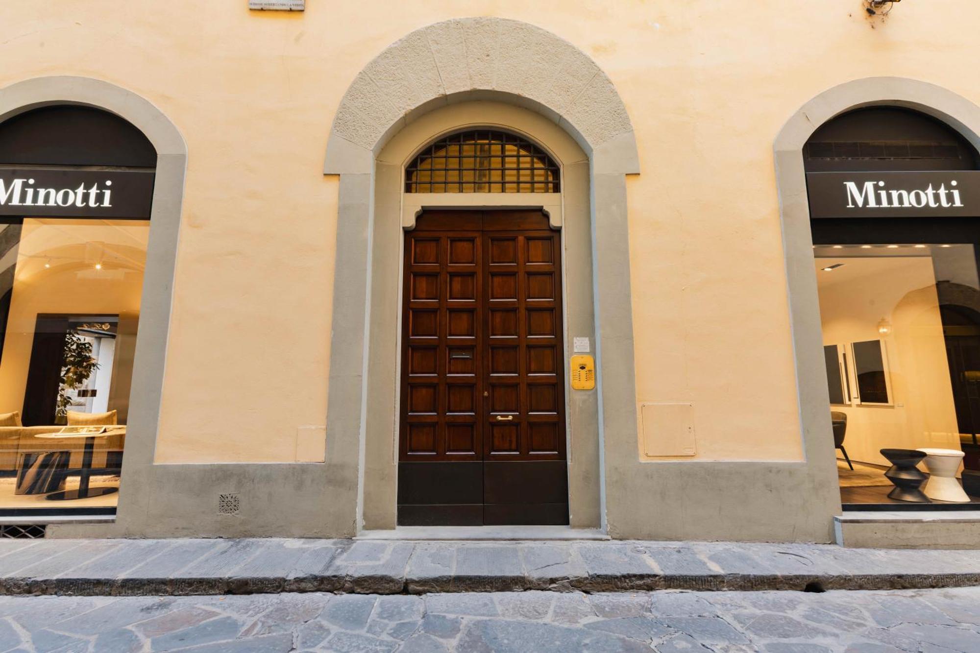 Strozzi Luxury View, Re Collection