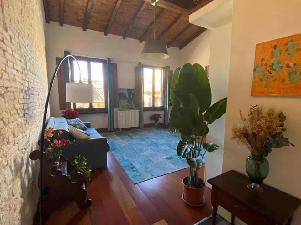 Apartment Charming Portion Of In Oltrarno Area