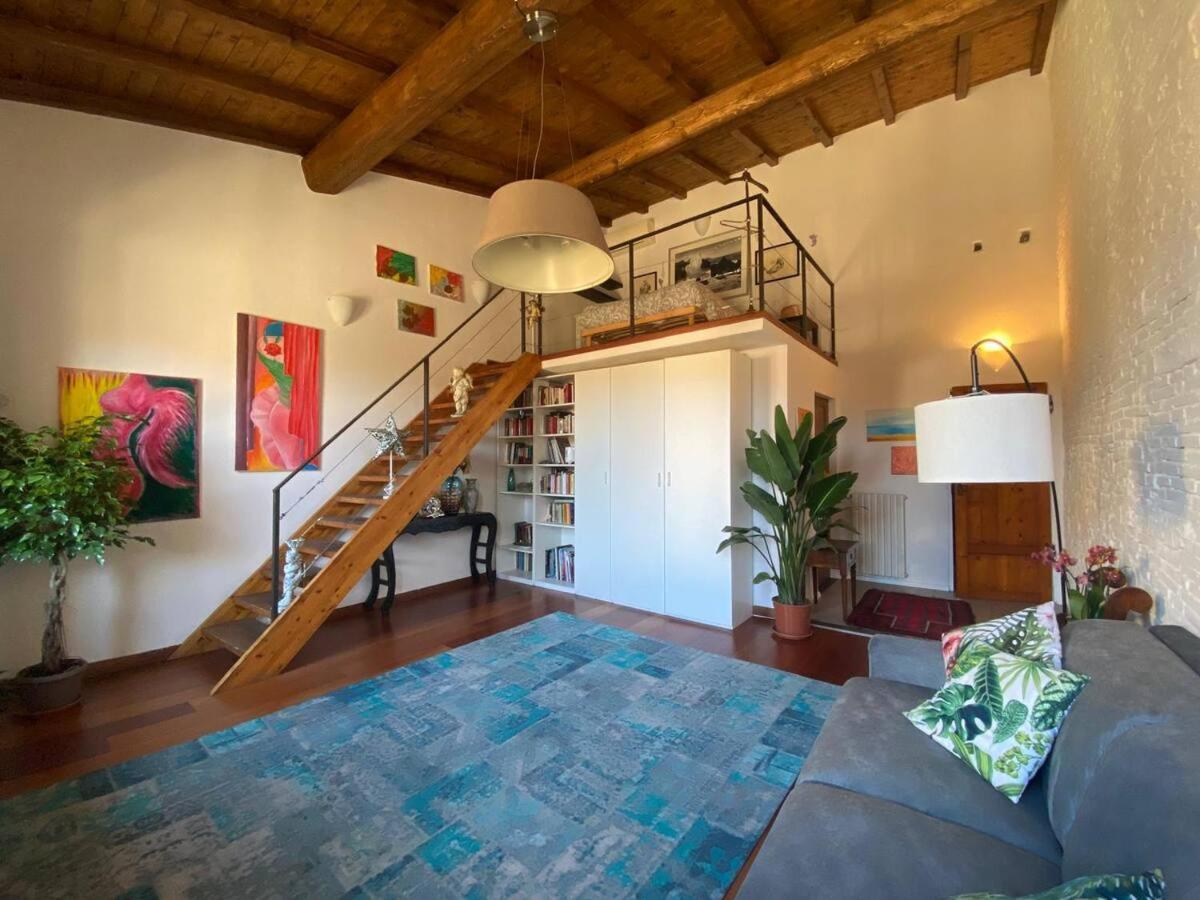 Charming Portion Of In Oltrarno Area * Florence