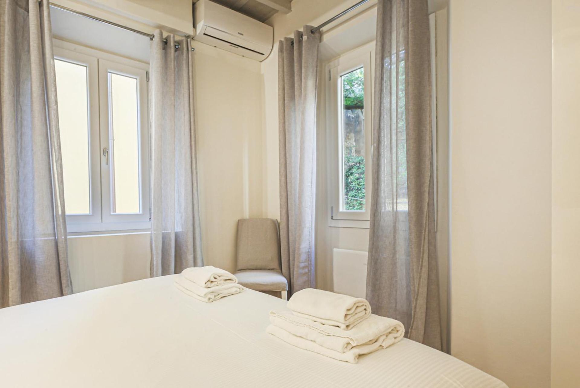- Silver Glow Apartment
