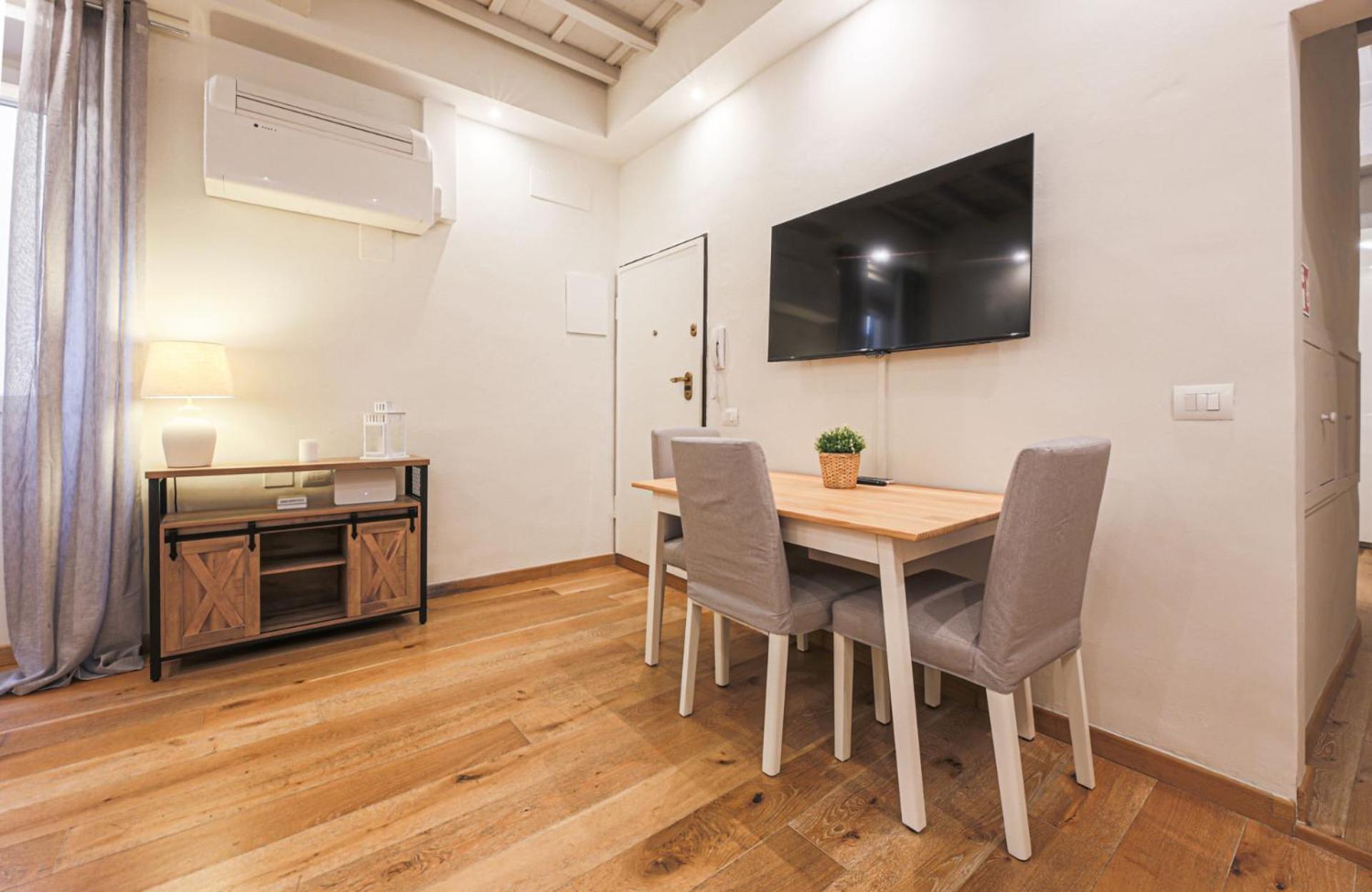 - Silver Glow Apartment