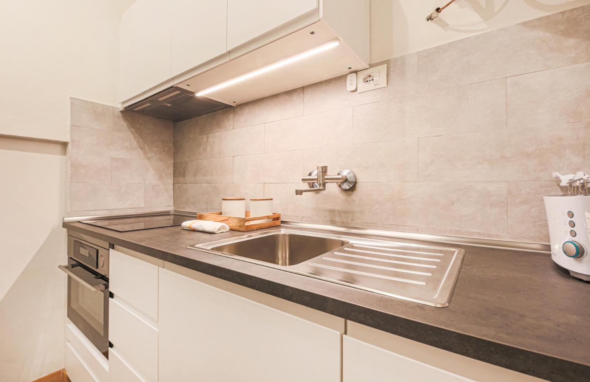 - Silver Glow Apartment *