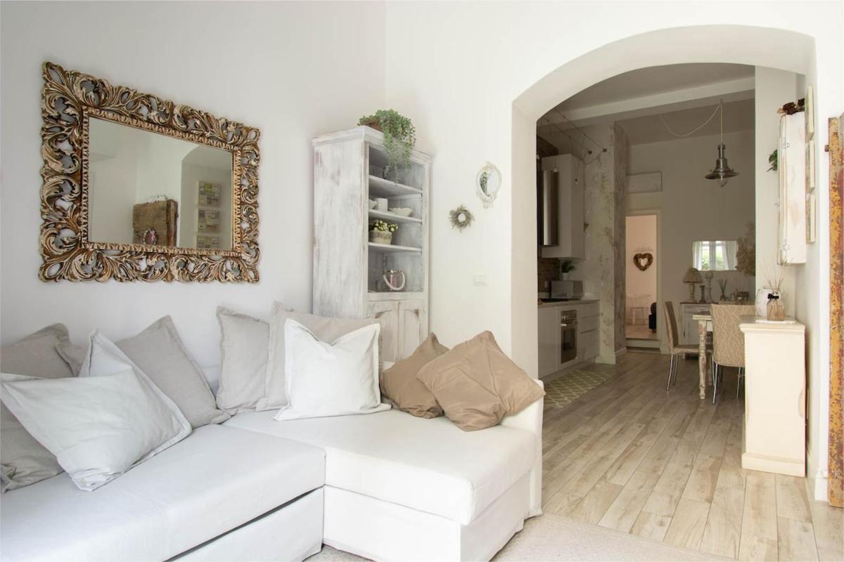 Stylish 2 Bedroom Flat - Garden Apartment