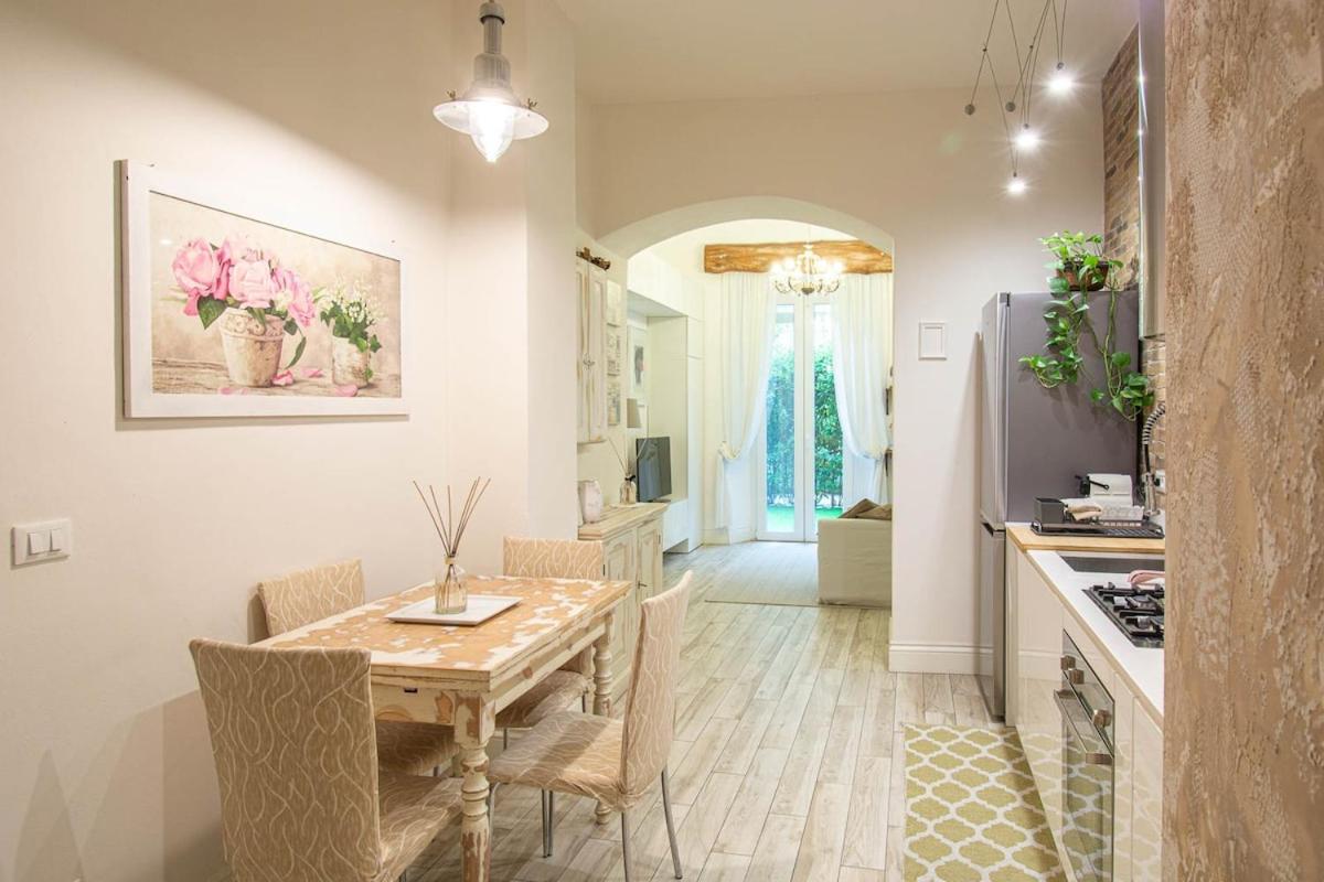 Stylish 2 Bedroom Flat - Garden Apartment *