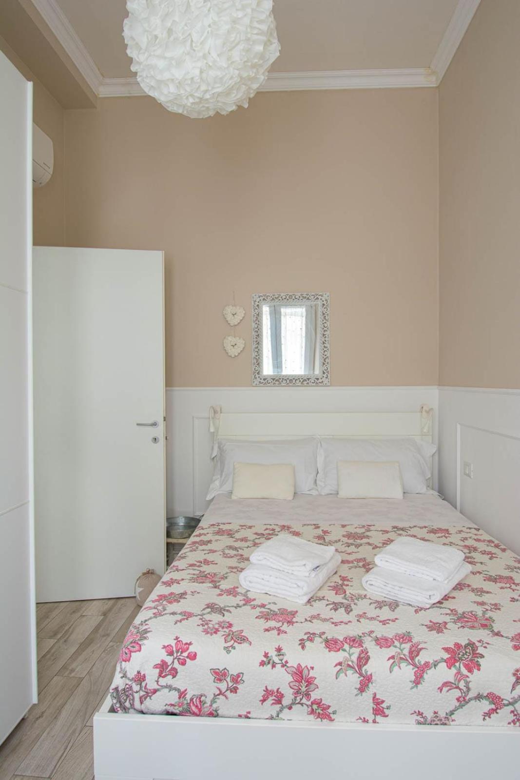 Stylish 2 Bedroom Flat - Garden