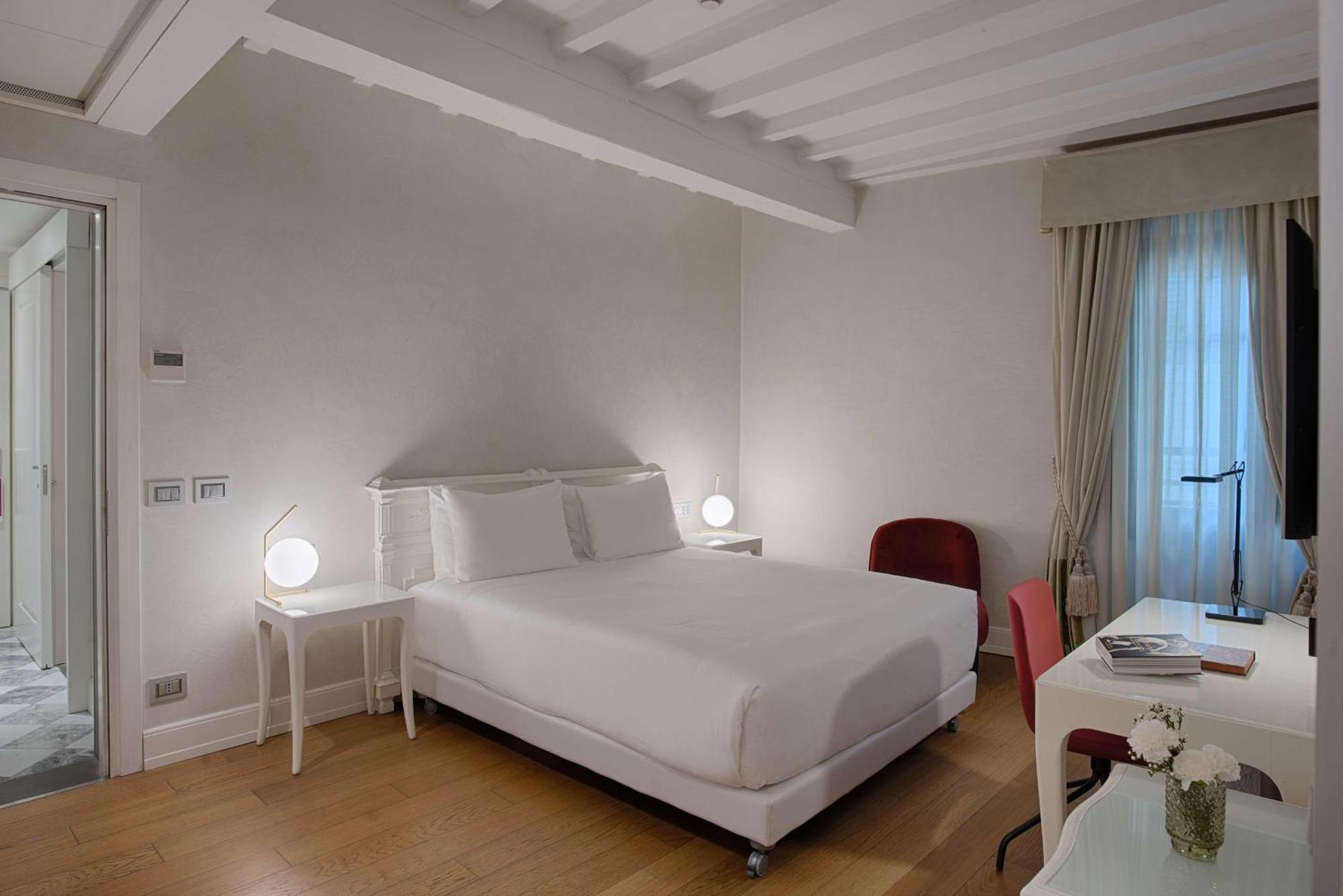 Nh Collection Porta Rossa Hotel 5*