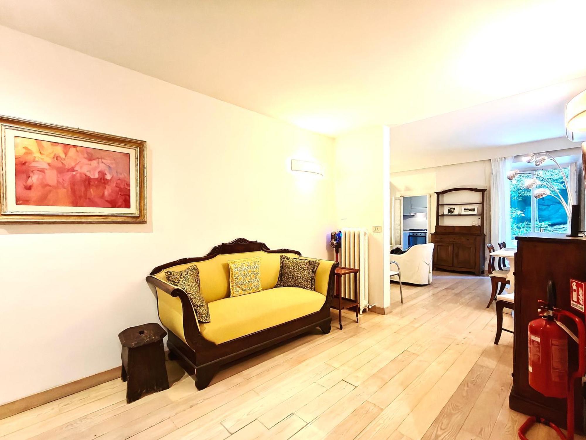Mazzini Charming Getaway With Courtyard Apartment Florence