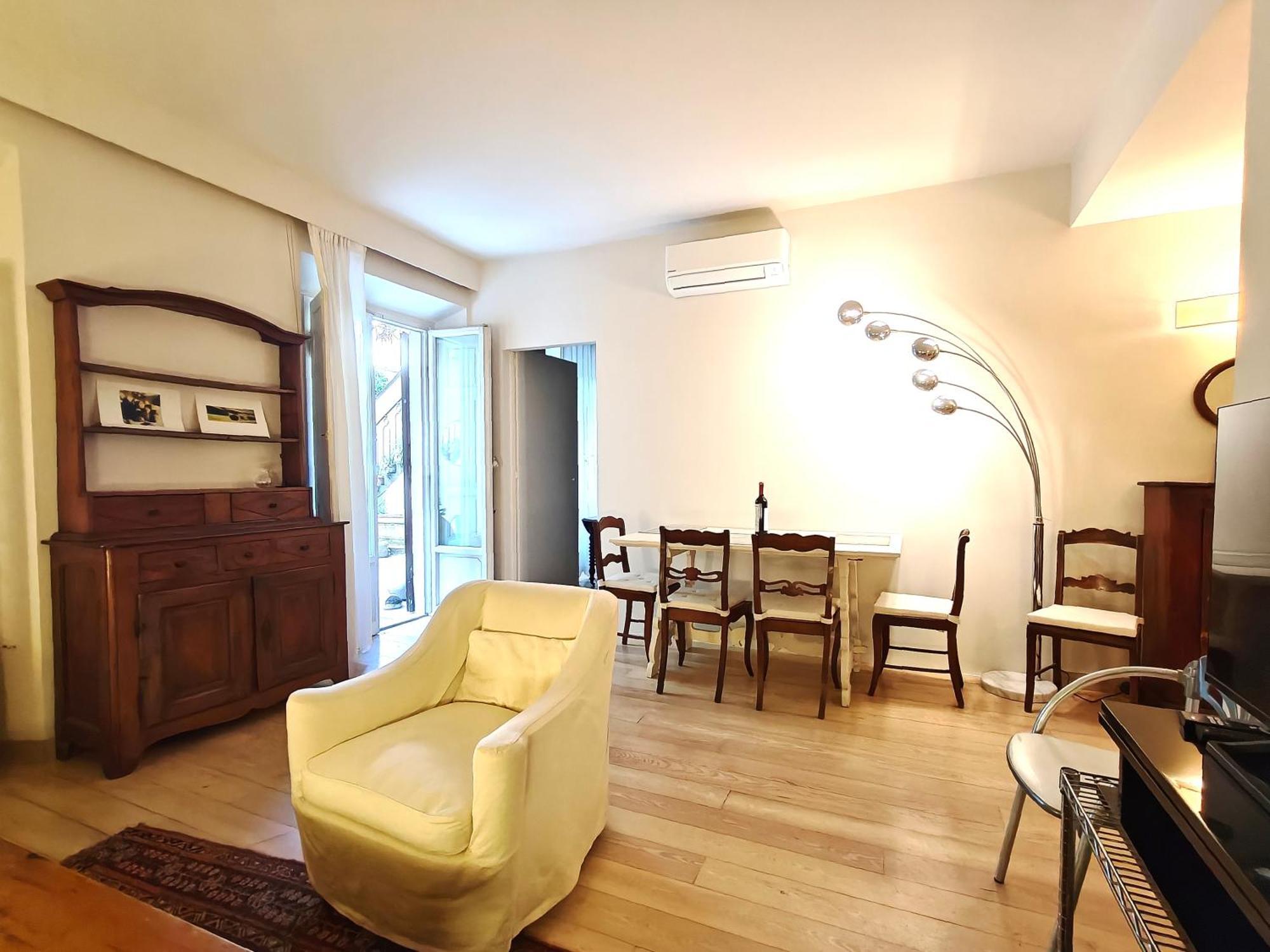 Apartment Mazzini Charming Getaway With Courtyard