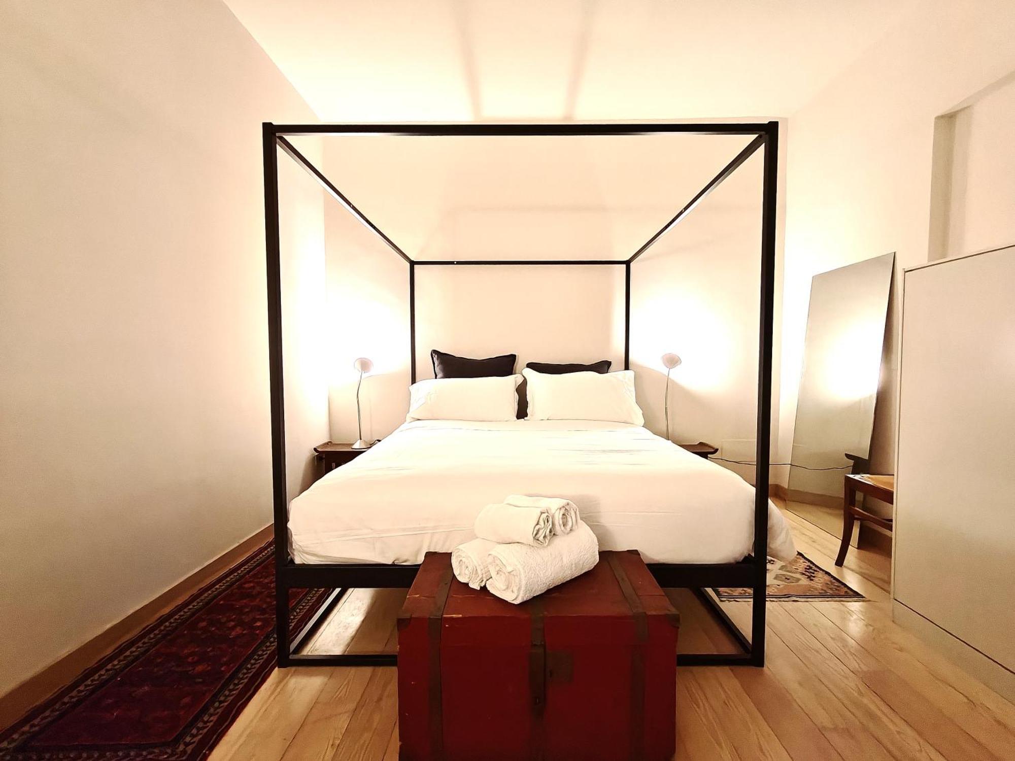 Mazzini Charming Getaway With Courtyard *