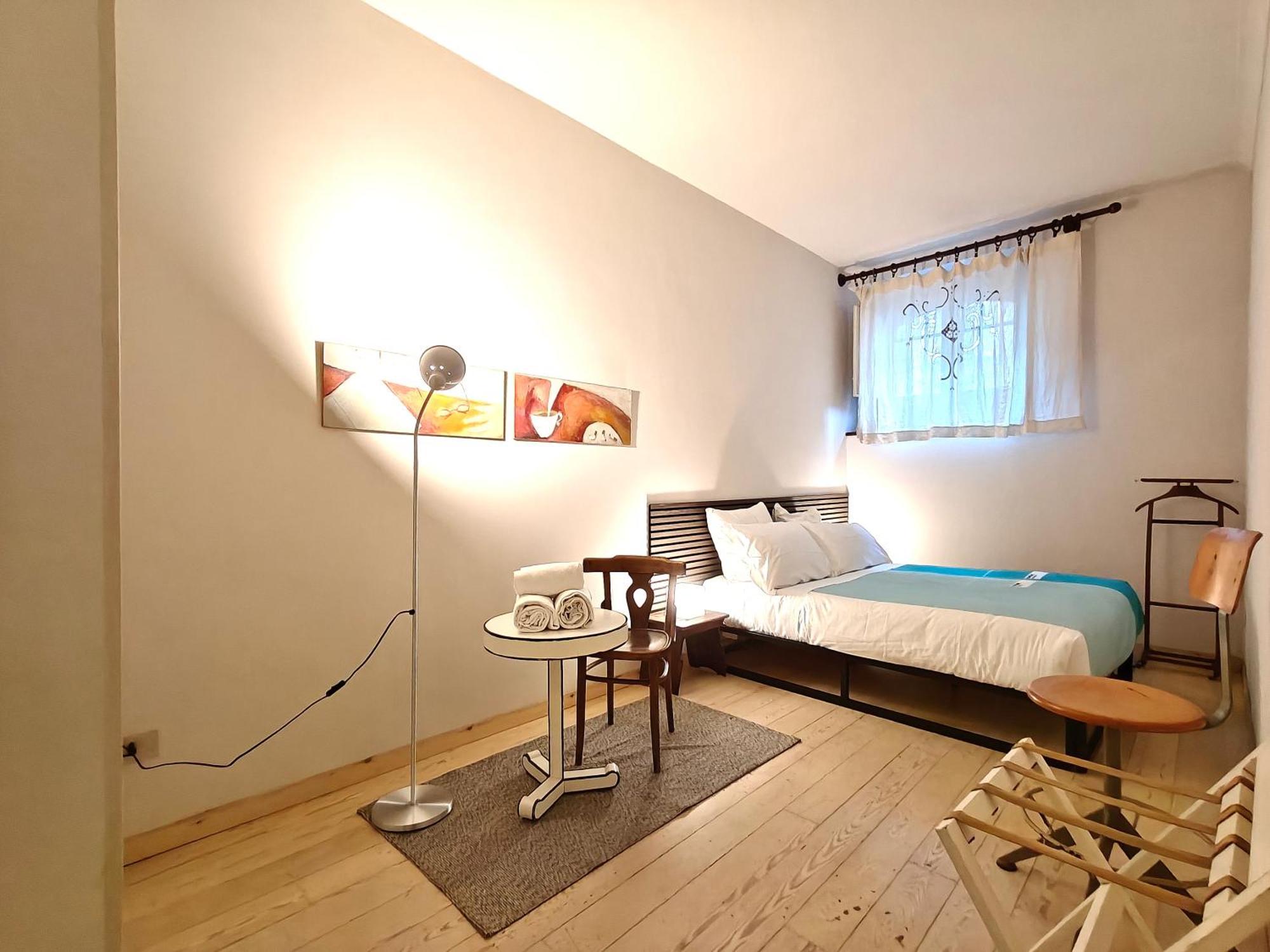 Mazzini Charming Getaway With Courtyard Apartment