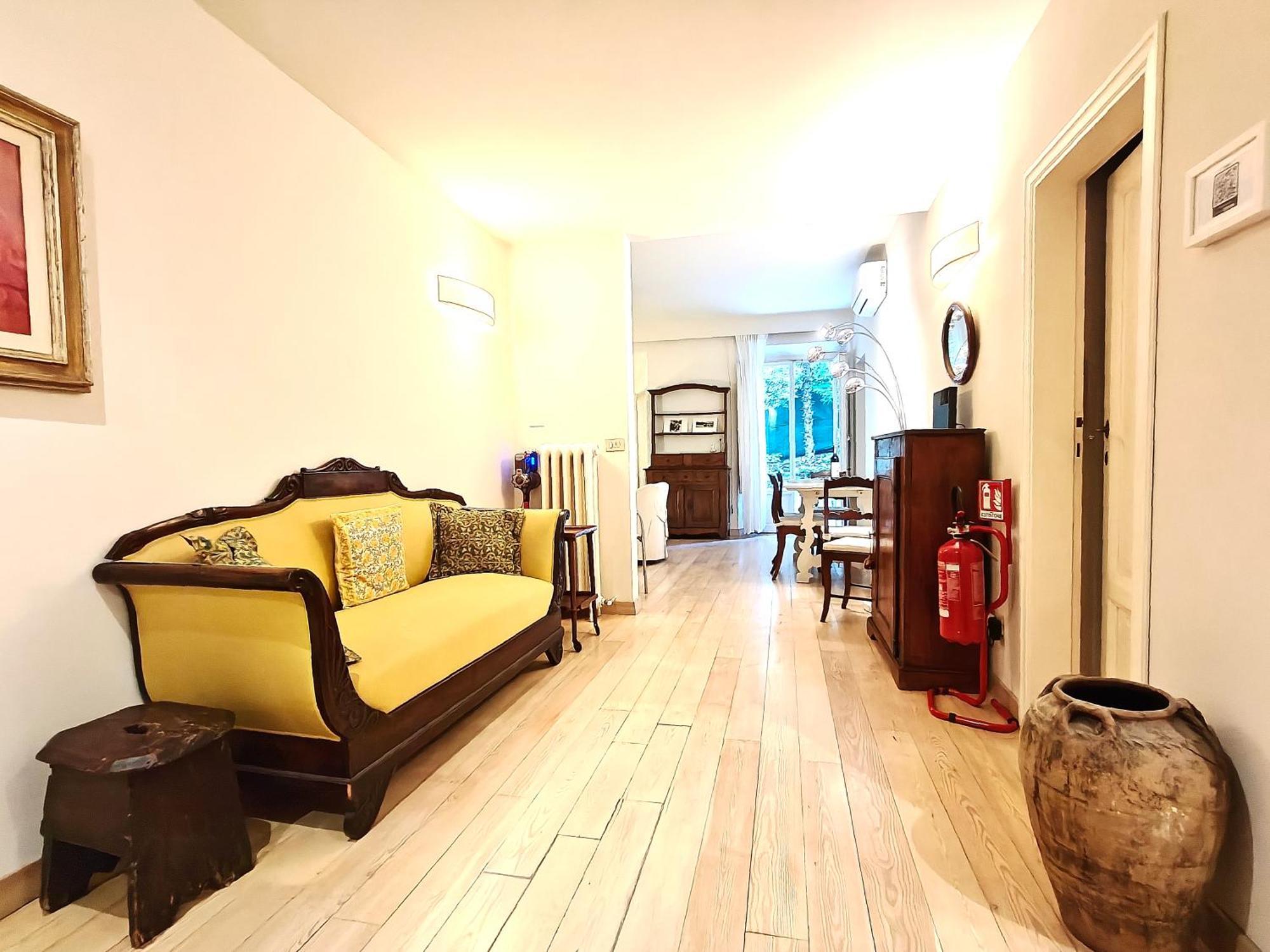 Apartment Mazzini Charming Getaway With Courtyard Florence