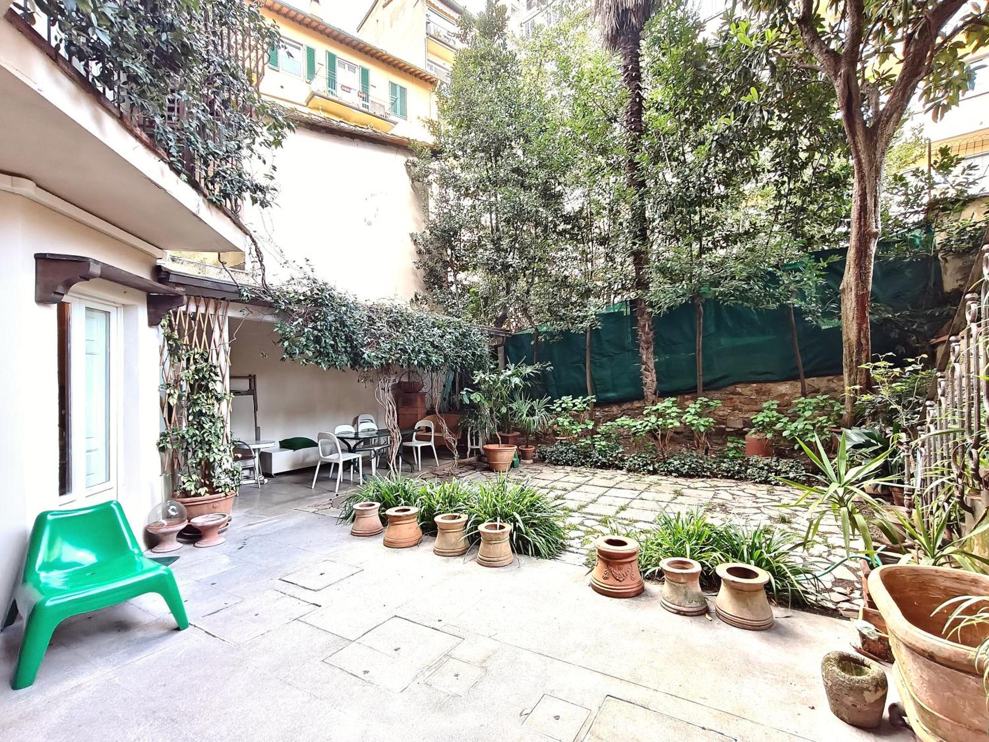 Apartment Mazzini Charming Getaway With Courtyard *