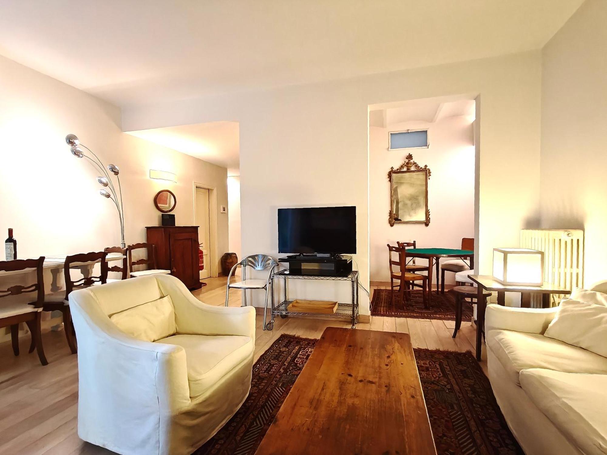 Mazzini Charming Getaway With Courtyard Apartment *