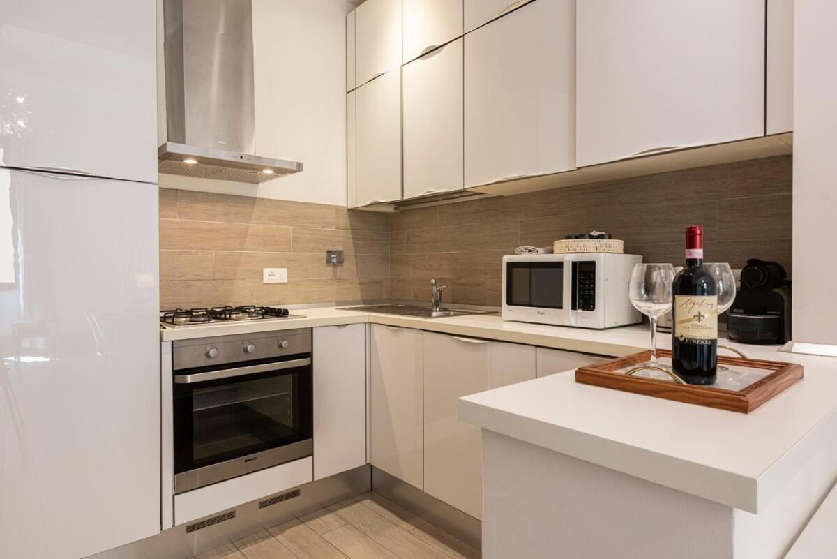 Apartment 750 Eur - Unique Design 4 Bed Apartment Florence