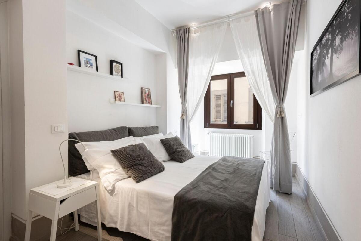 750 Eur - Unique Design 4 Bed Apartment Apartment *