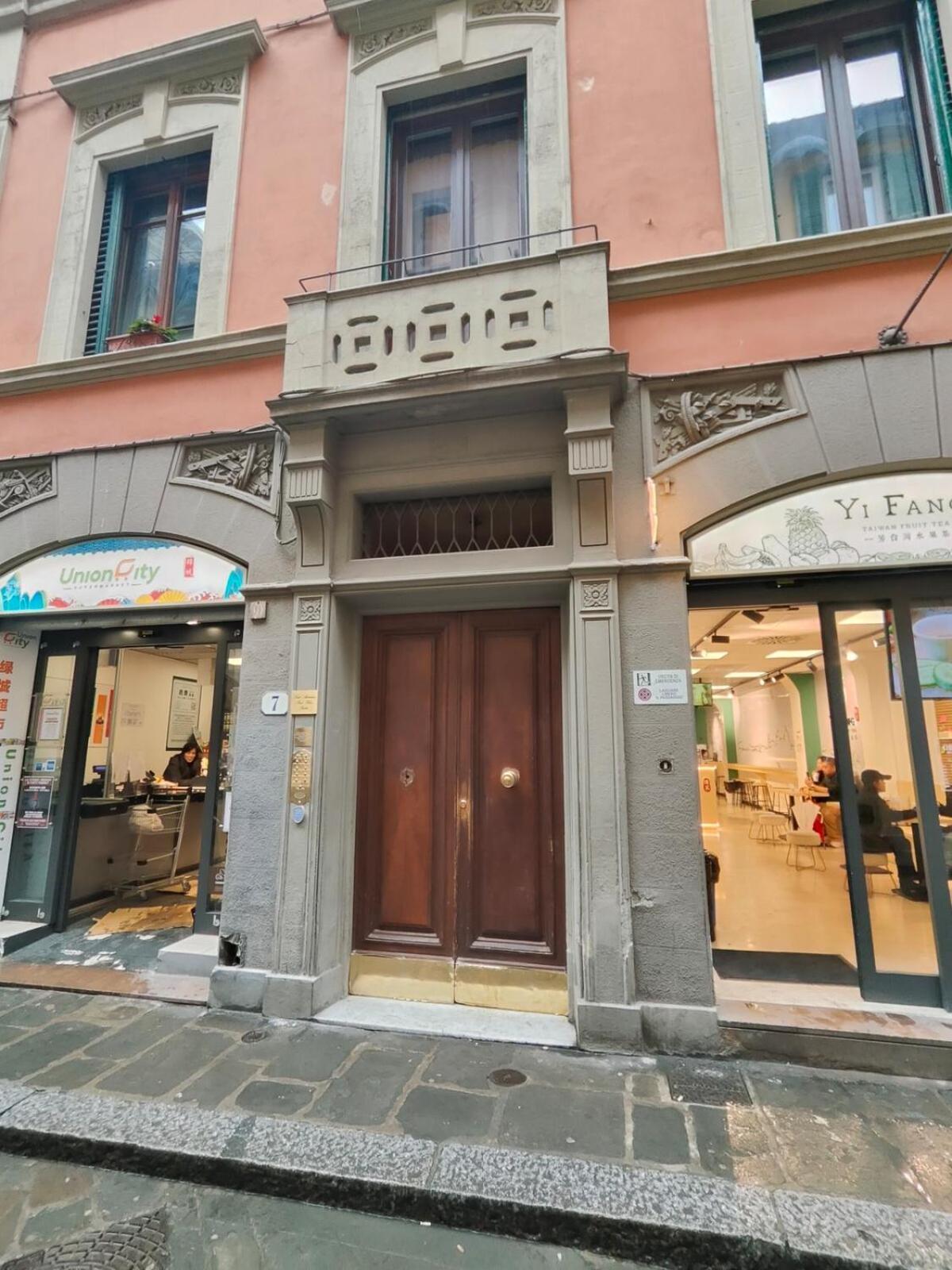 Apartment 750 Eur - Unique Design 4 Bed Apartment