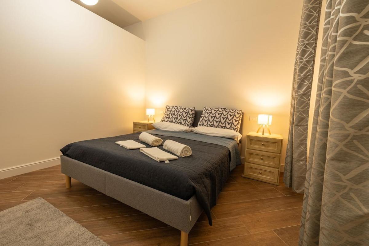 Apartment Modern Two-room Near Station And Airport *