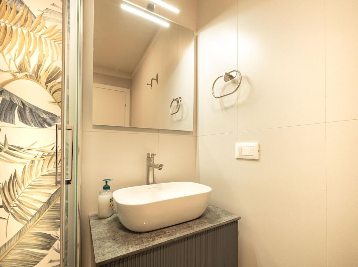 Modern Two-room Near Station And Airport Appartement *