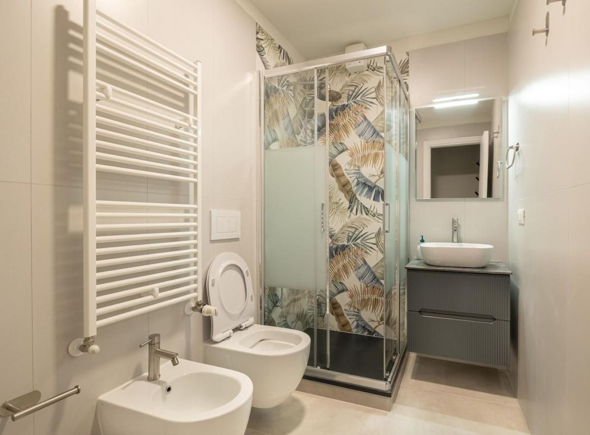 Modern Two-room Near Station And Airport Appartement *