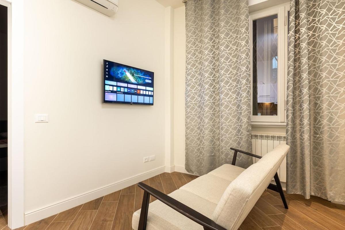 Modern Two-room Near Station And Airport Apartment