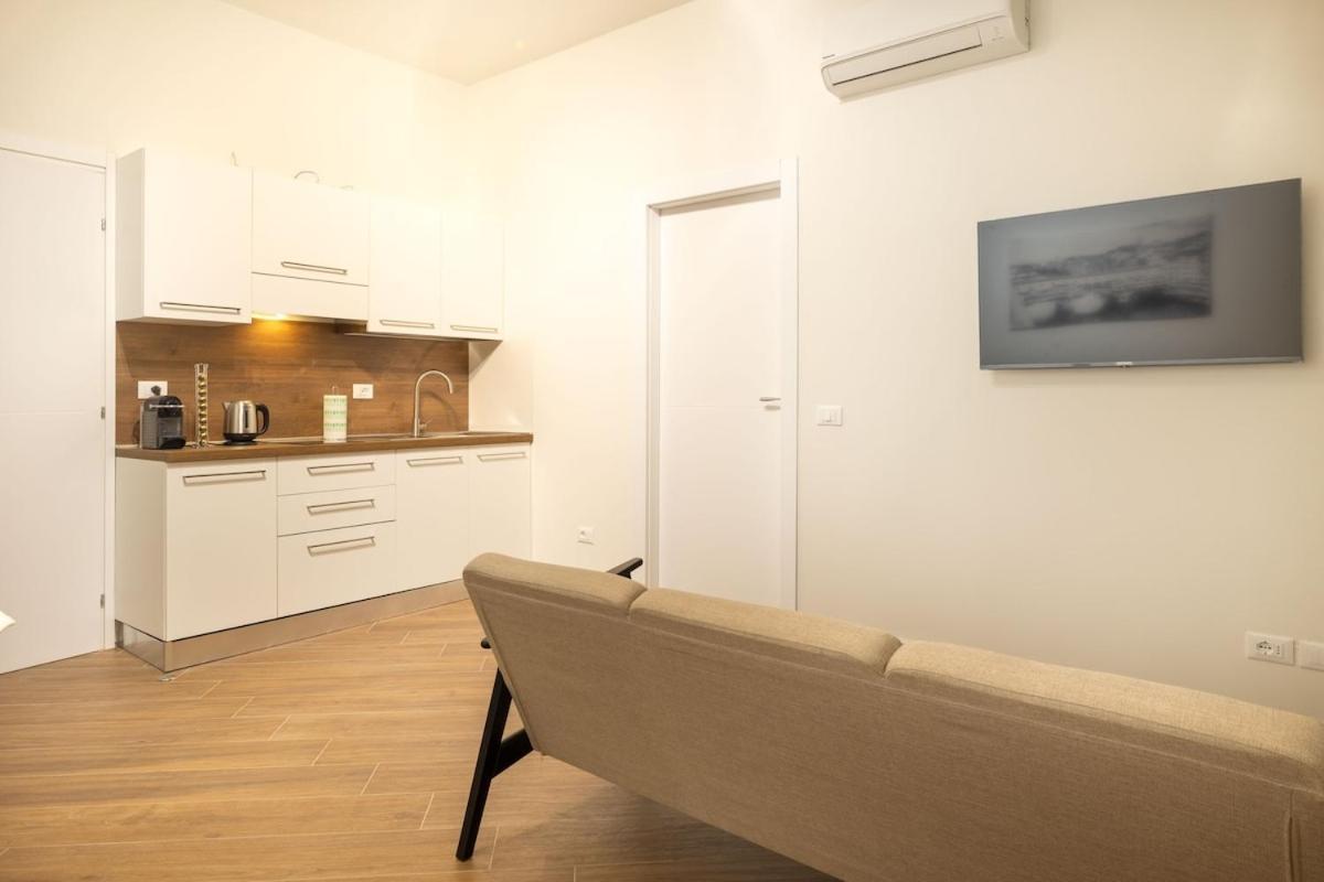 Modern Two-room Near Station And Airport Florence