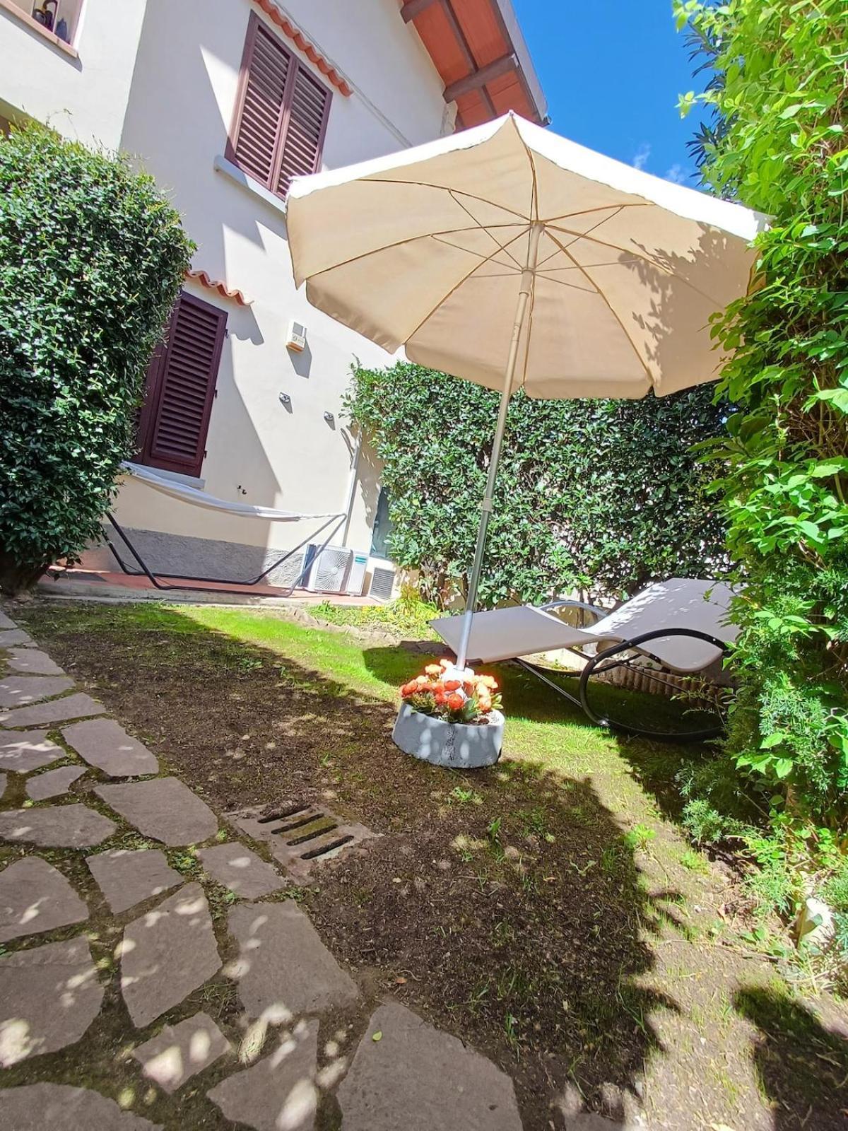 Apartment Comodo Con 2 Giardini E Vasca Idromassaggio