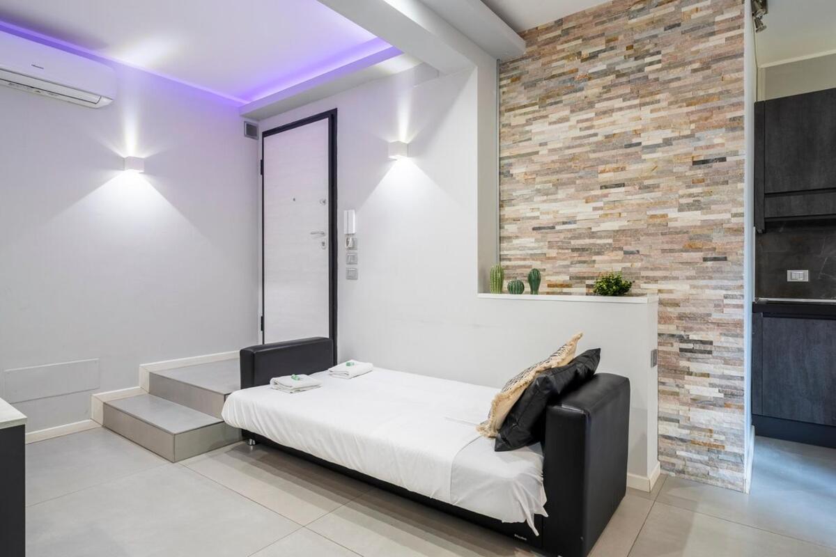 New - 2 Min Metro Batoni - Luxury Con Posto Auto Apartment *
