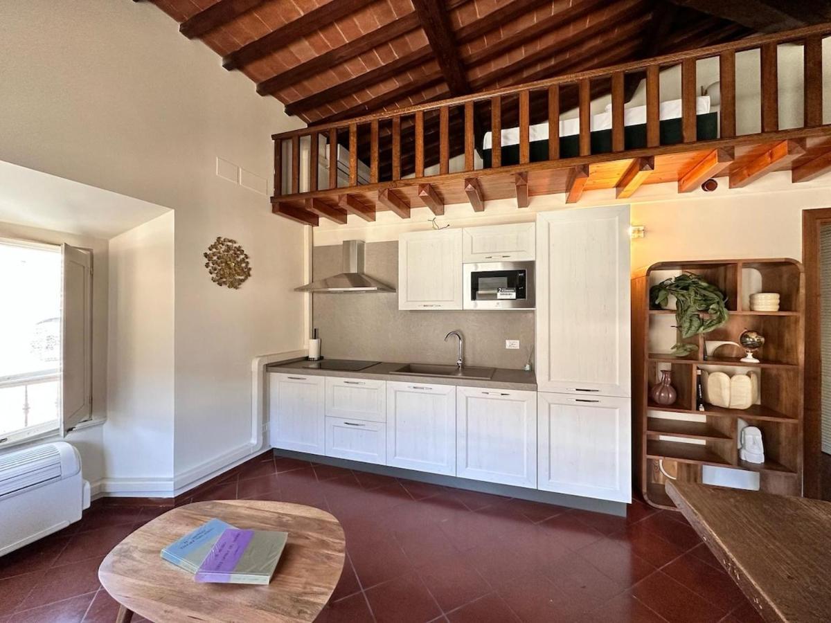 Ad Rondinelli, Apartment