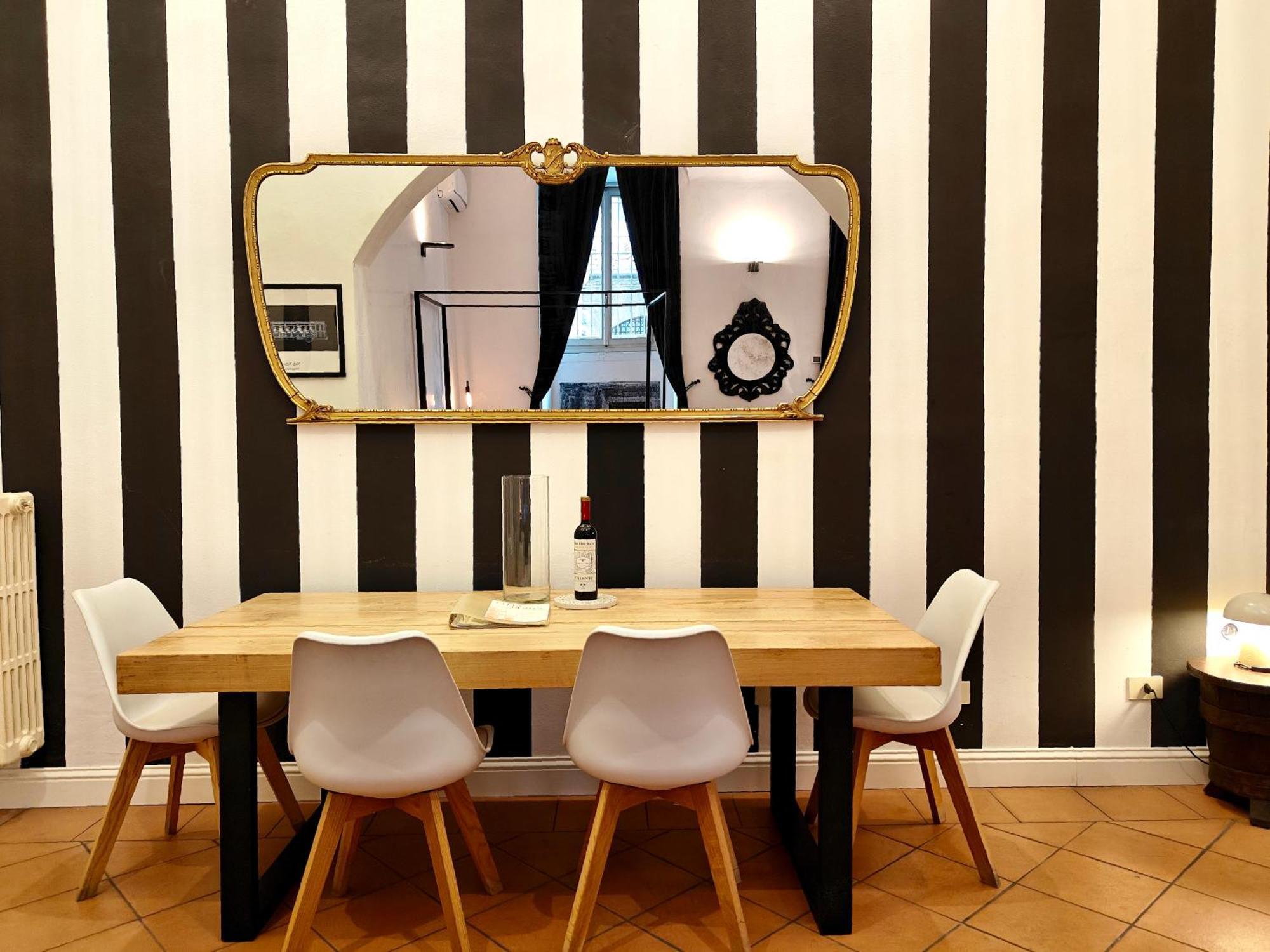 Chic Mamma Luxury Loft Apartment