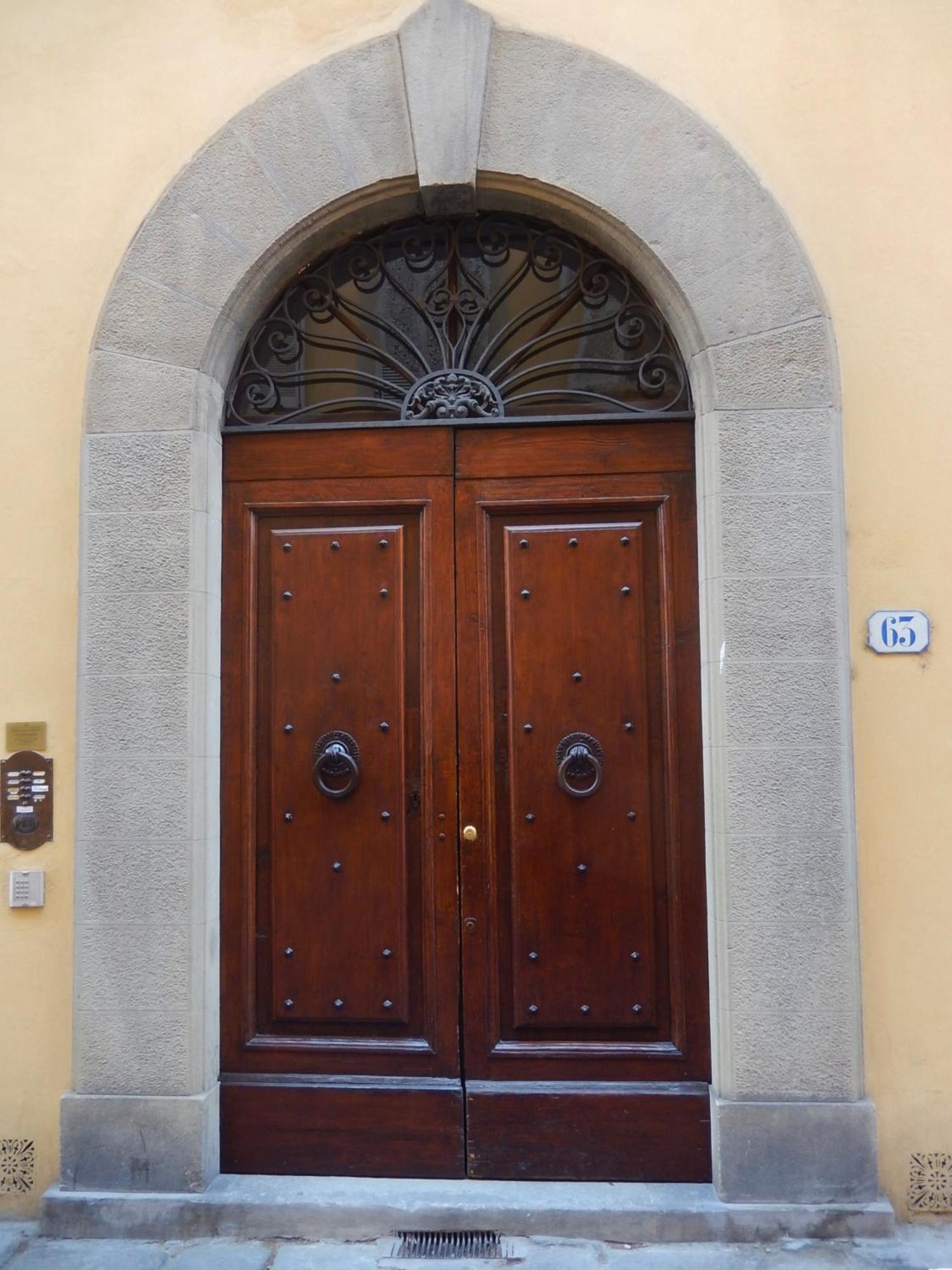 Apartment Bright 3-bedroom With Patio In Historic Center Near Duomo