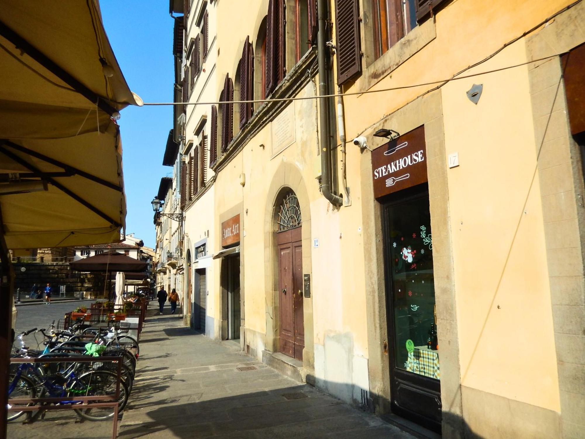 Great Location Just Infront Of Pitti Palace Florence