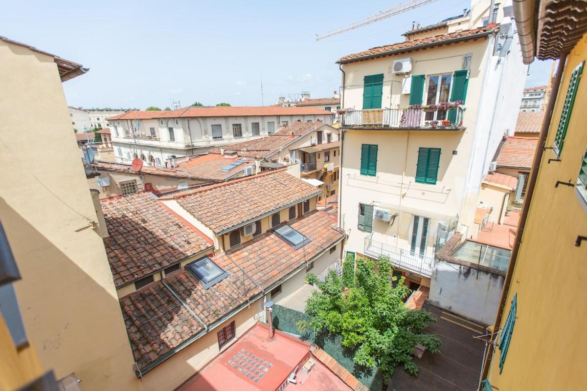Cozy In San Frediano Apartment